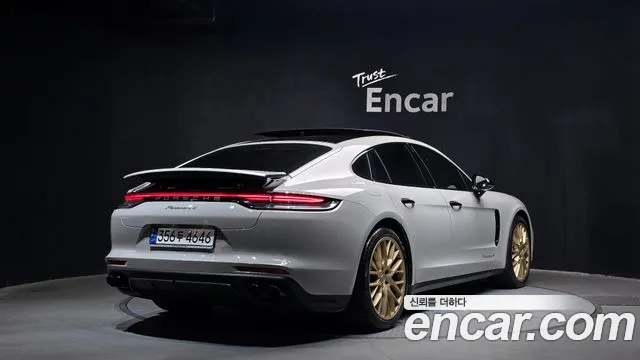 Porsche Panamera 2022