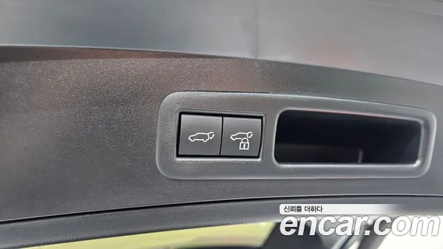 Lexus UX 2025