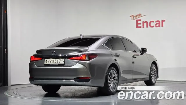 Lexus ES 2022