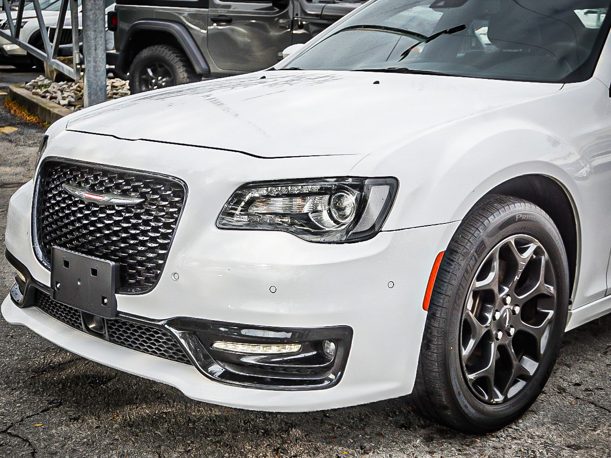 Chrysler 300 2023