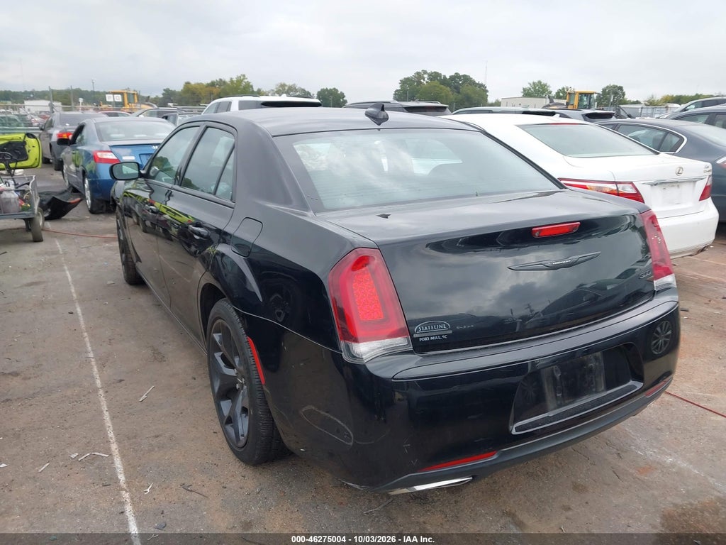 Chrysler 300 2021