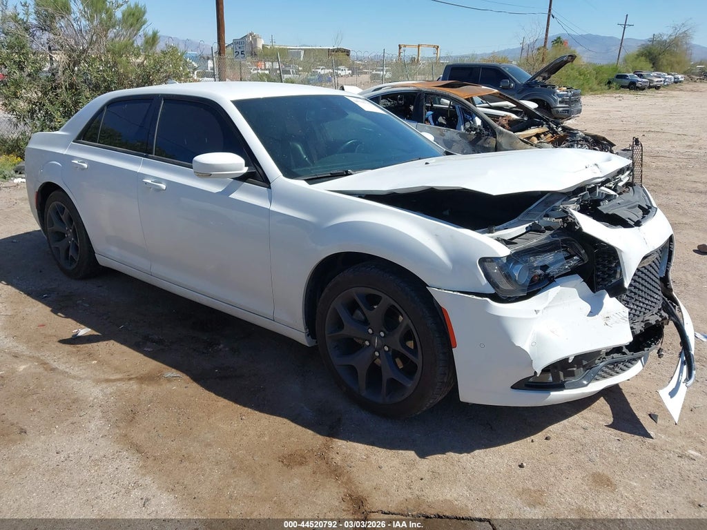 Chrysler 300 2021
