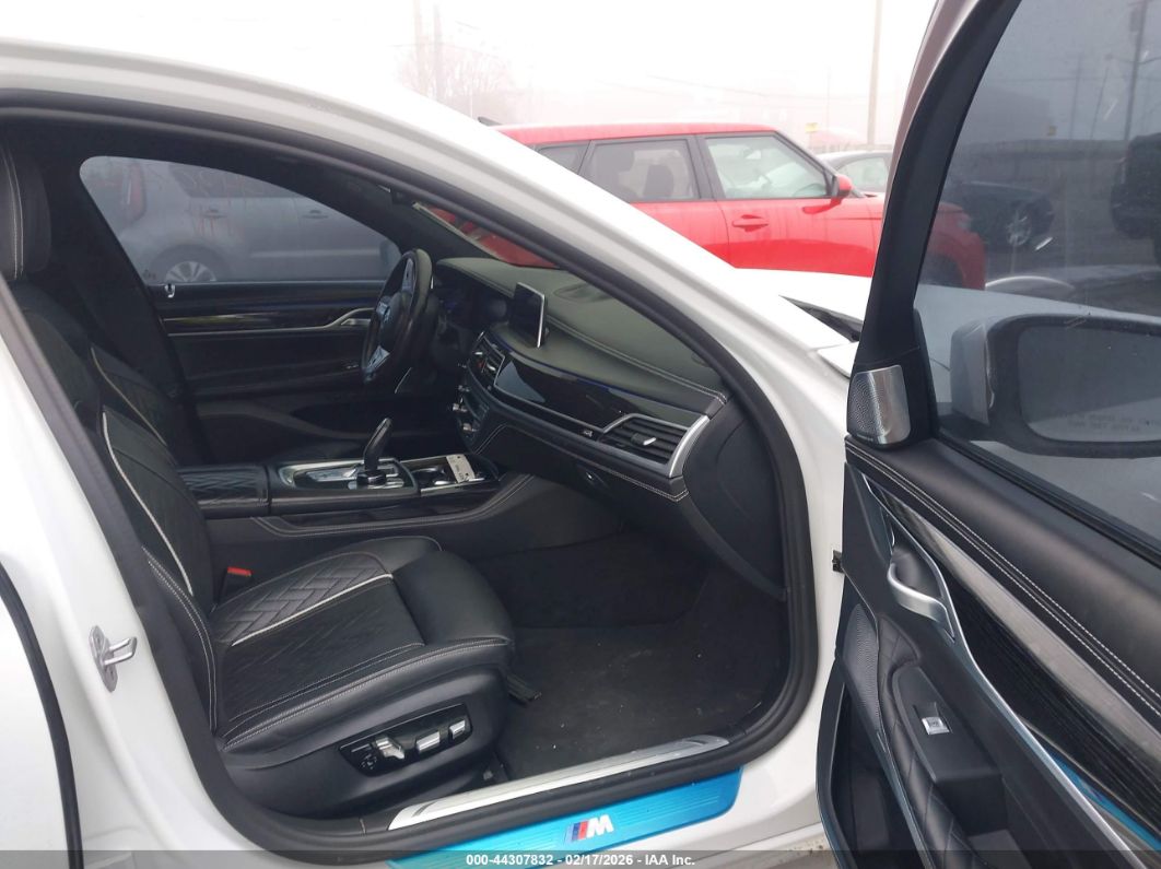 BMW 750 2021