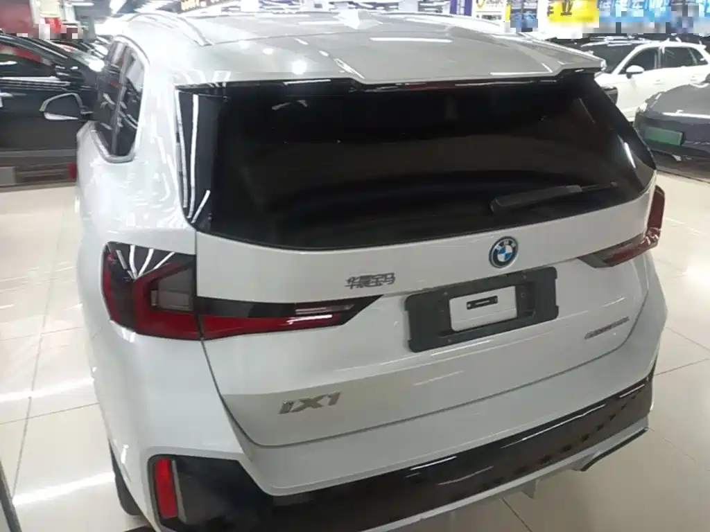 BMW iX1 2024