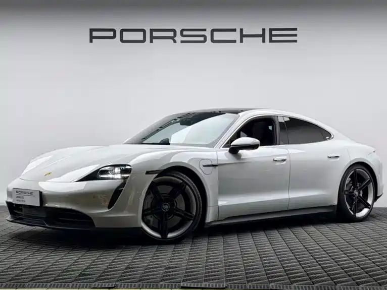 Porsche Taycan 2022