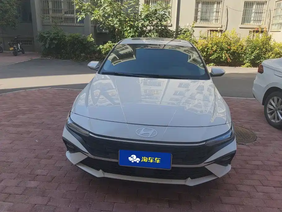 Hyundai Elantra 2025