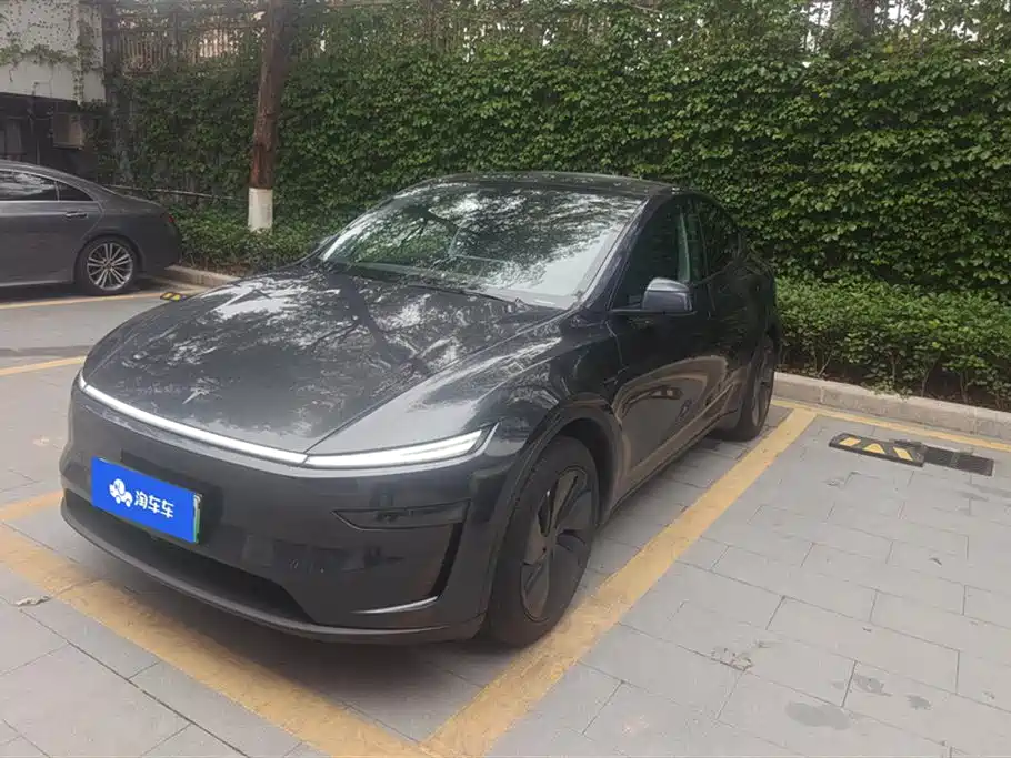 Tesla Model Y 2025