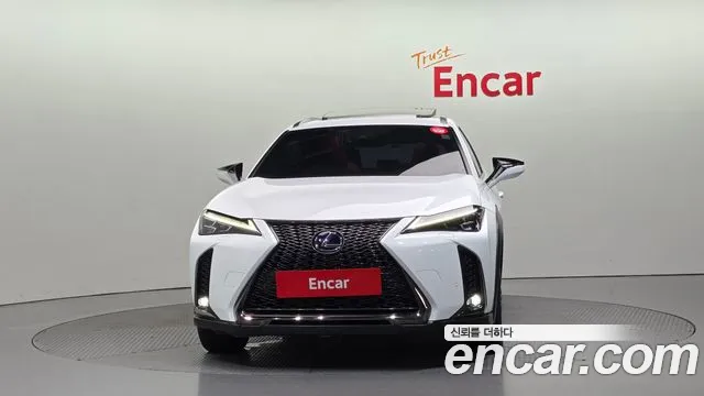 Lexus UX 2021