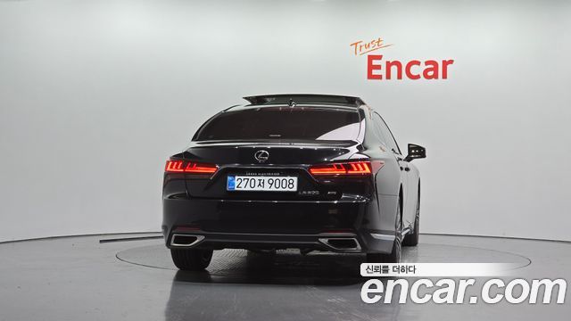 Lexus LS 2024