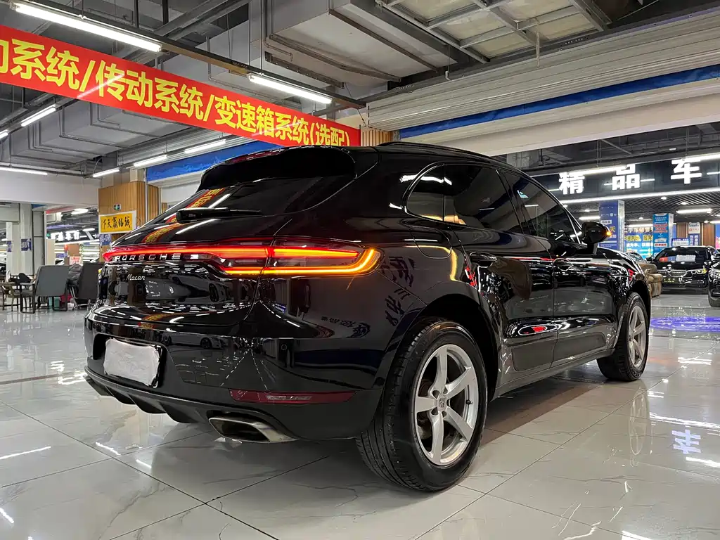 Porsche Macan 2021