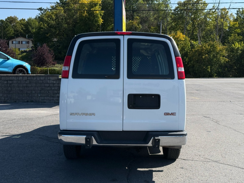 GMC Savana 2023