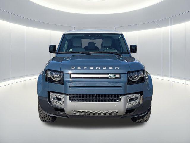 Land Rover Defender 2025
