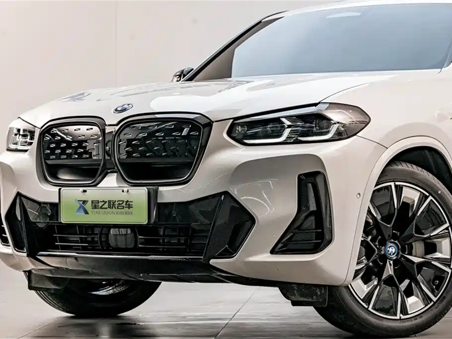 BMW iX3 2024