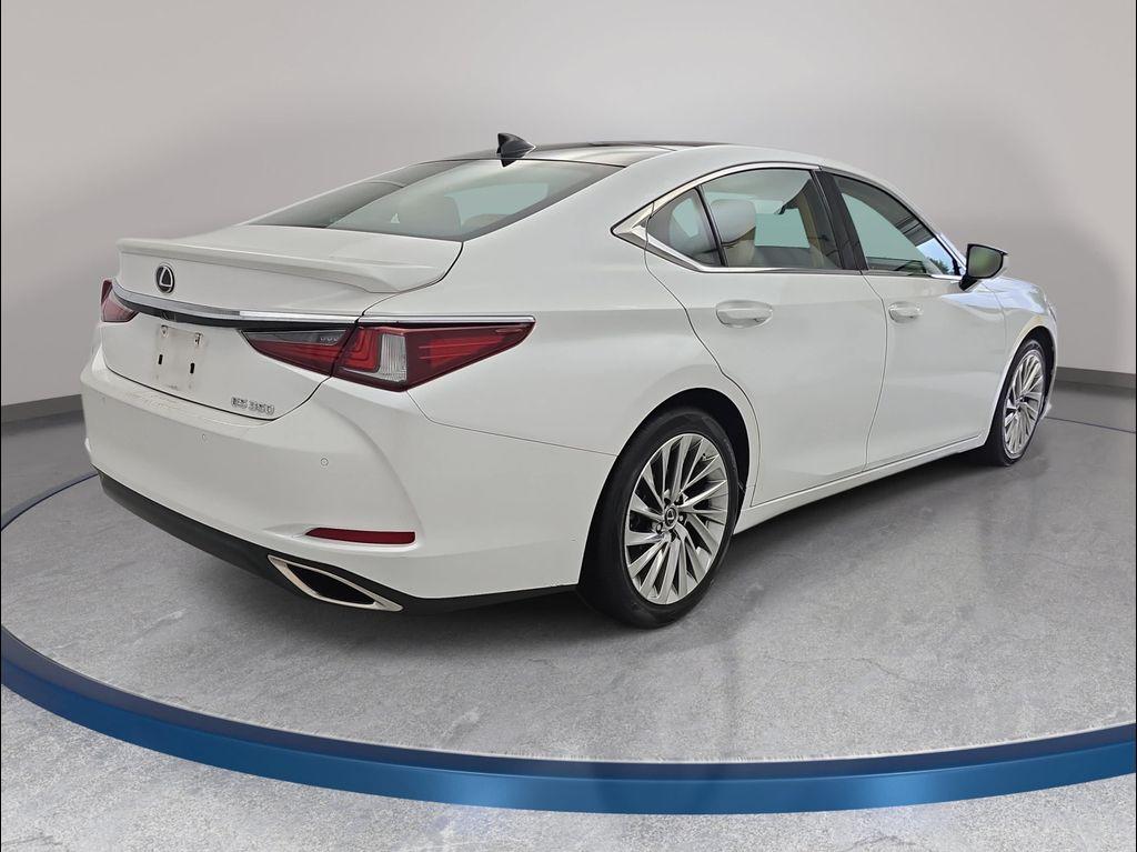 Lexus ES 2022