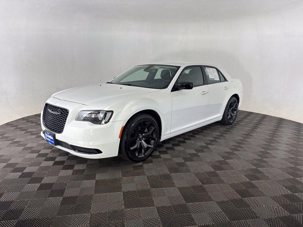 Chrysler 300 2022