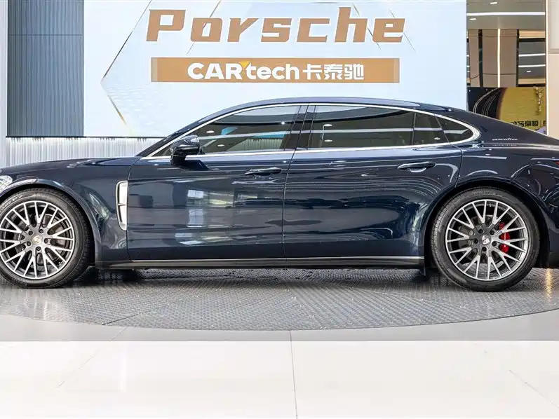 Porsche Panamera 2021