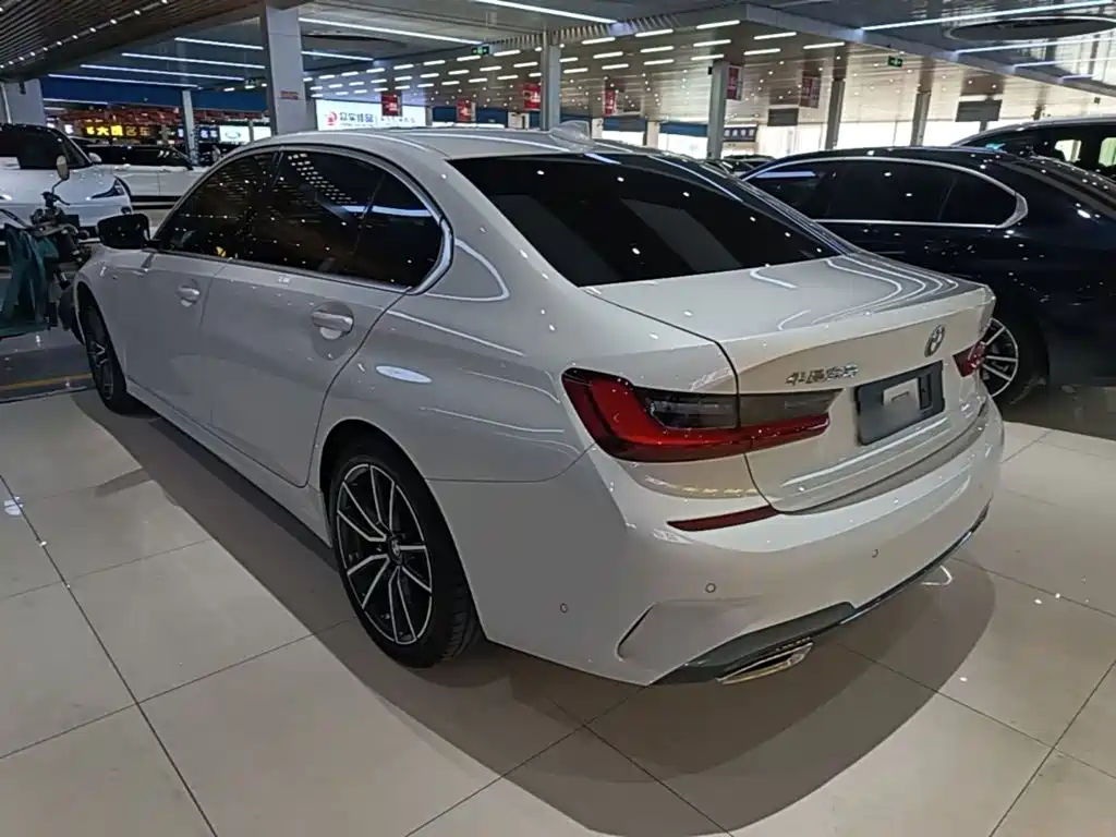 BMW 3 серии 2022