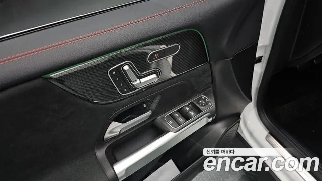 Mercedes-Benz GLB 2021