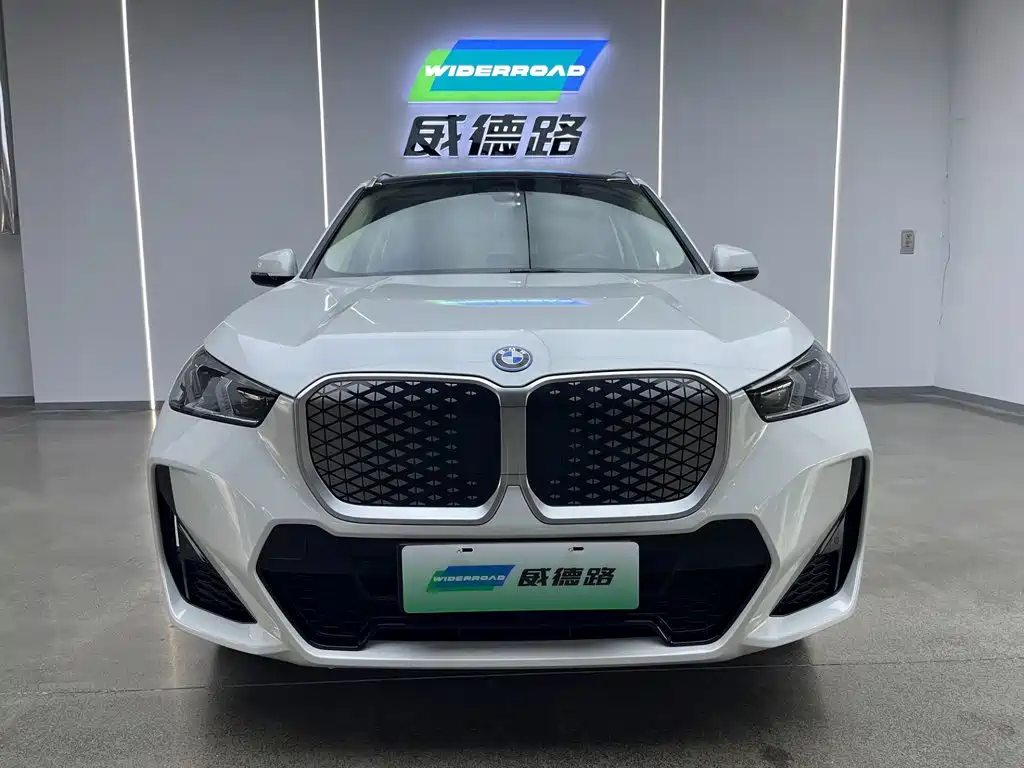 BMW iX1 2025