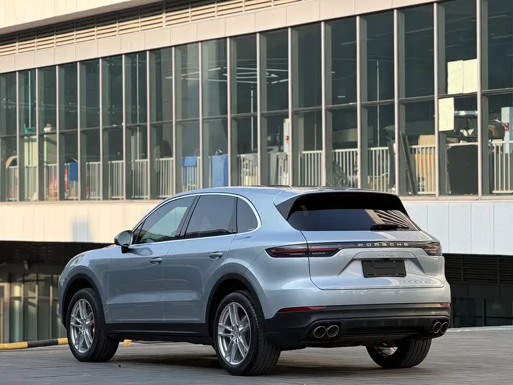 Porsche Cayenne 2021
