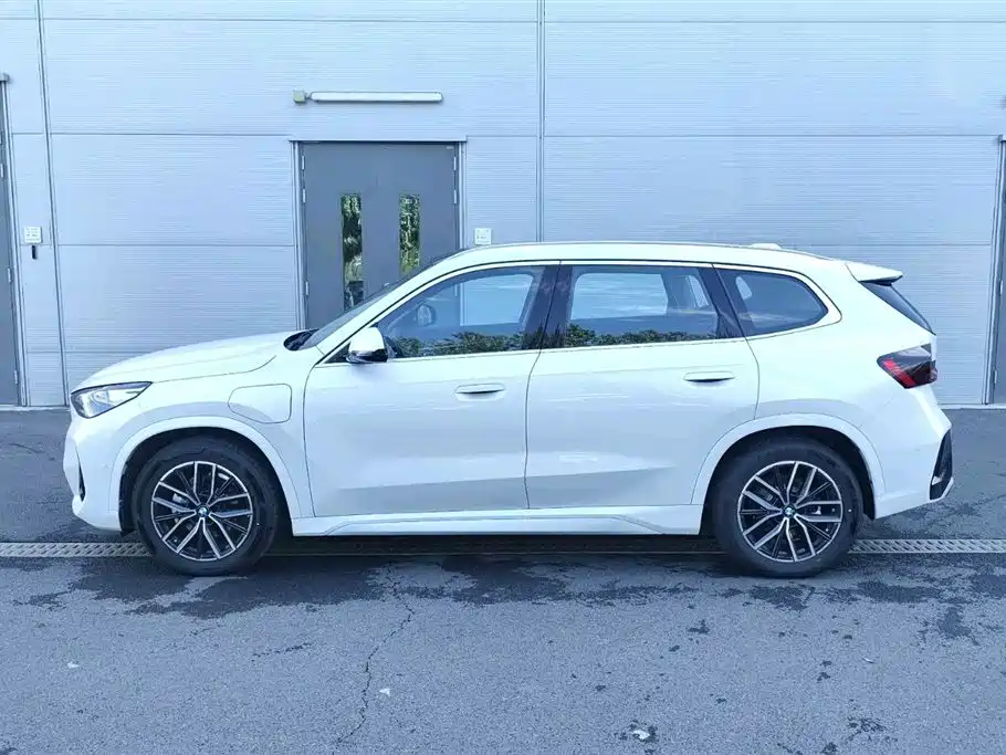 BMW iX1 2026