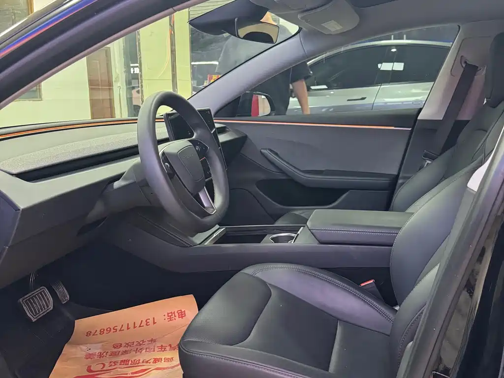 Tesla Model 3 2024