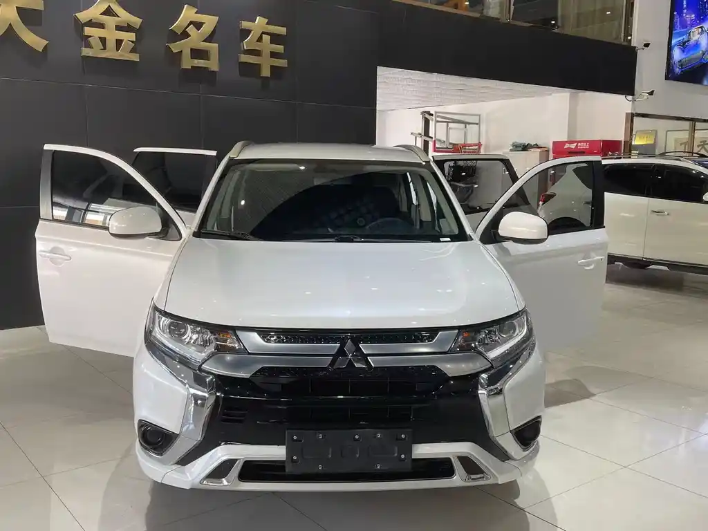 Mitsubishi Outlander 2023