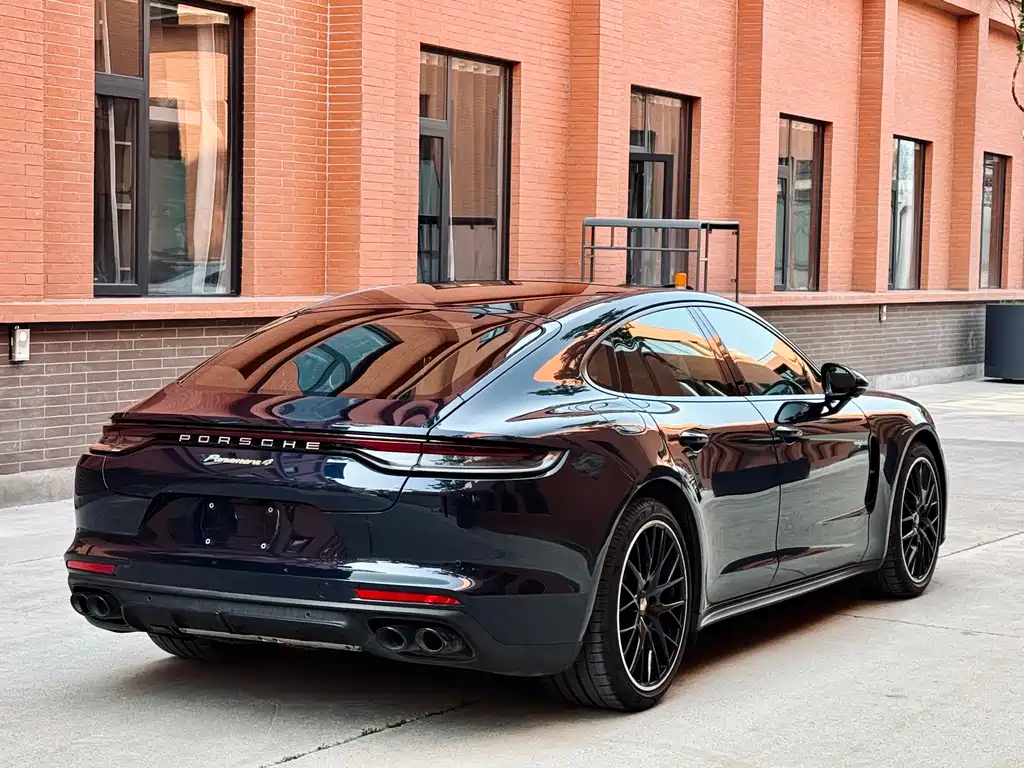 Porsche Panamera 2021