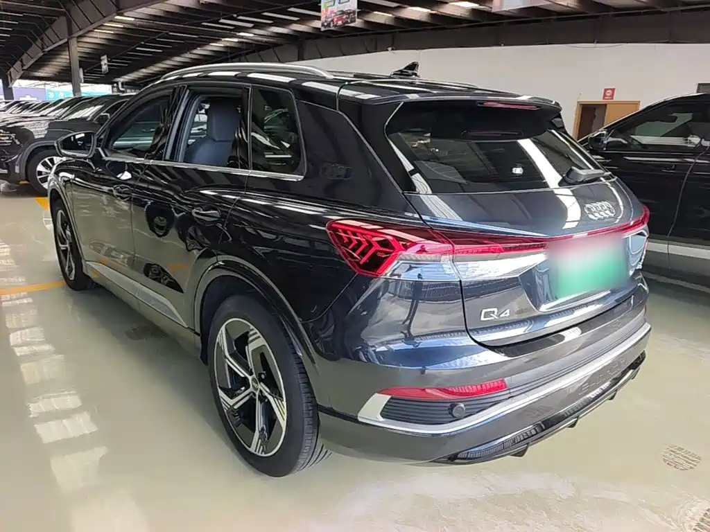 Audi Q4 e-tron 2024