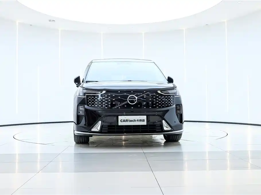 Volvo EM90 2024