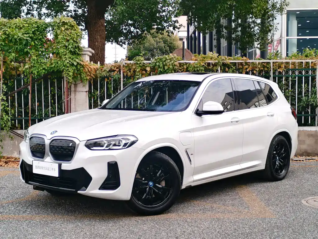 BMW iX3 2024