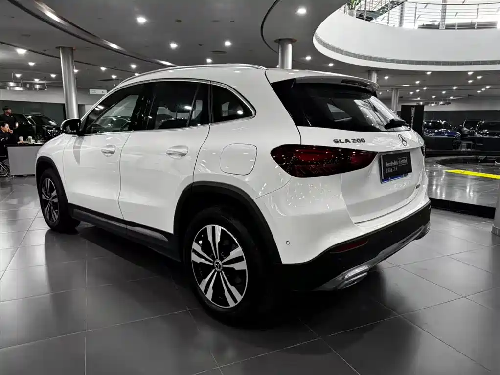 Mercedes-Benz GLA 2024