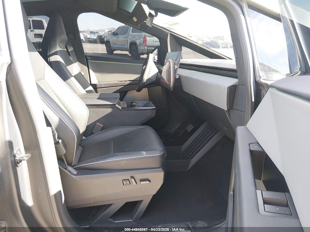 Tesla Cybertruck 2025