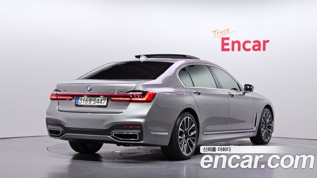 BMW 7 серии 2021