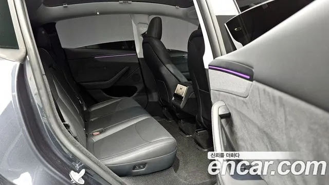 Tesla Model Y 2025