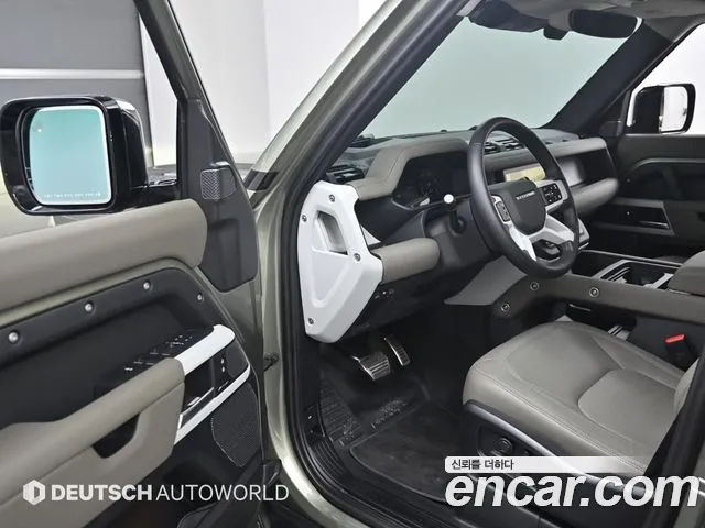Land Rover Defender 2024