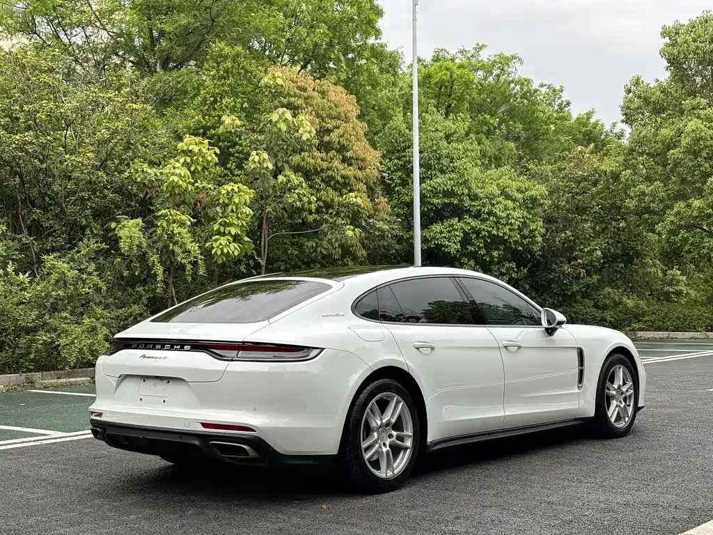 Porsche Panamera 2024