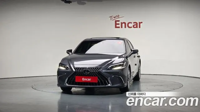 Lexus ES 2023