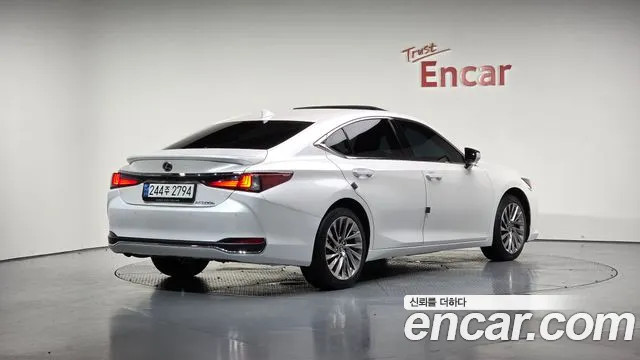 Lexus ES 2024