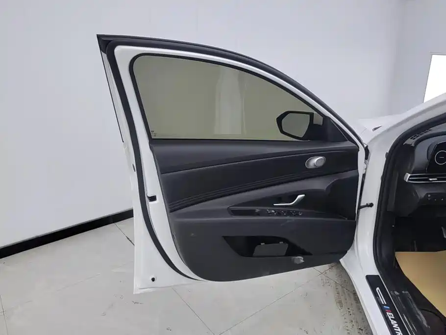 Hyundai Elantra 2025