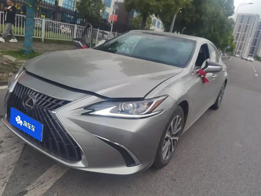 Lexus ES 2023