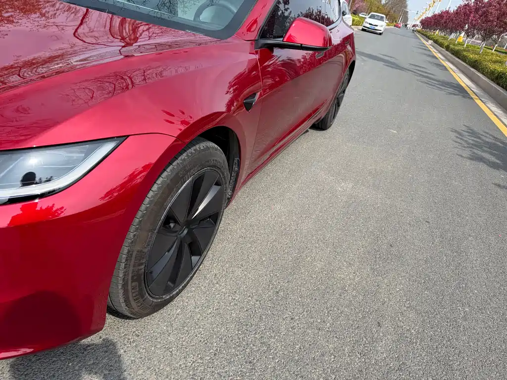 Tesla Model 3 2024
