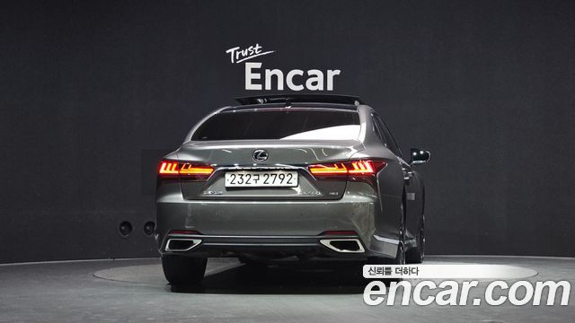 Lexus LS 2021