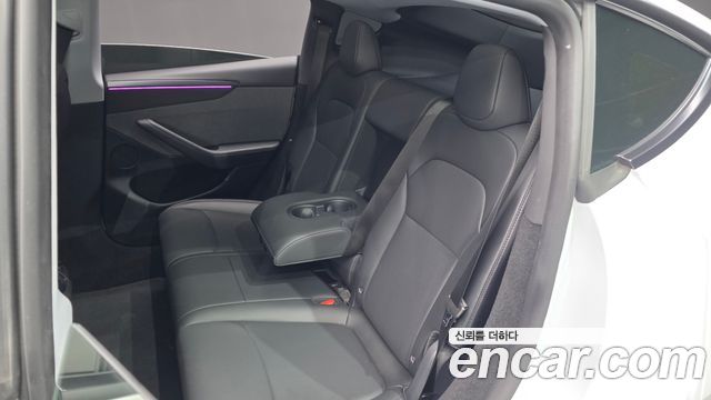 Tesla Model Y 2025