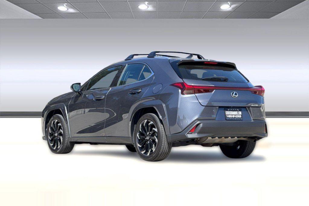 Lexus UX 2024