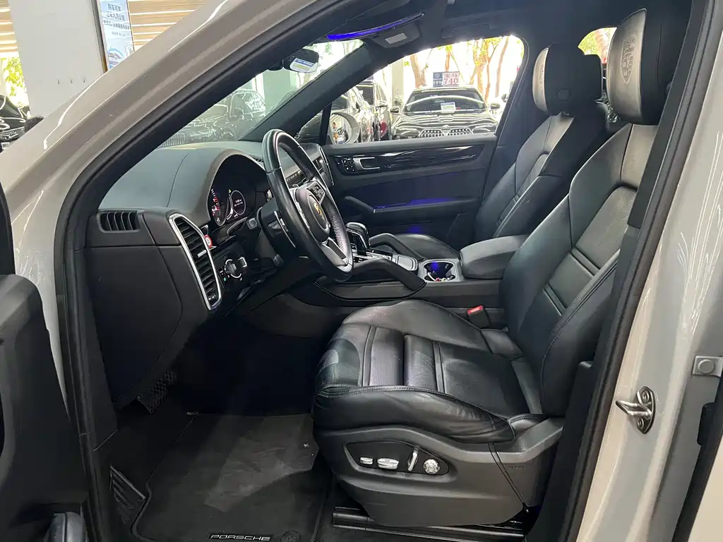 Porsche Cayenne 2021
