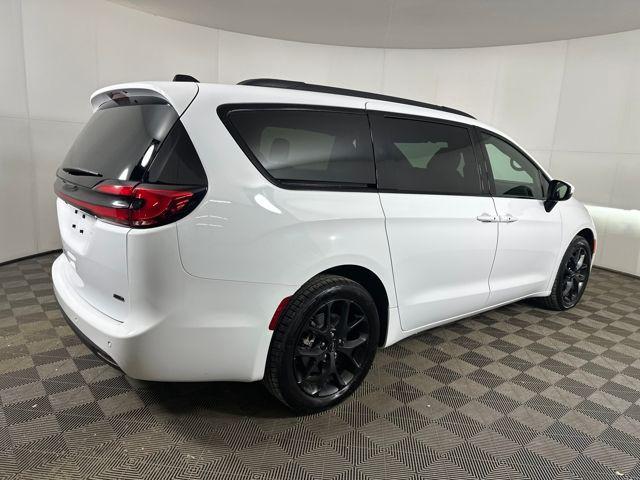 Chrysler Pacifica 2023