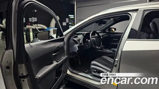 Lexus UX 2021