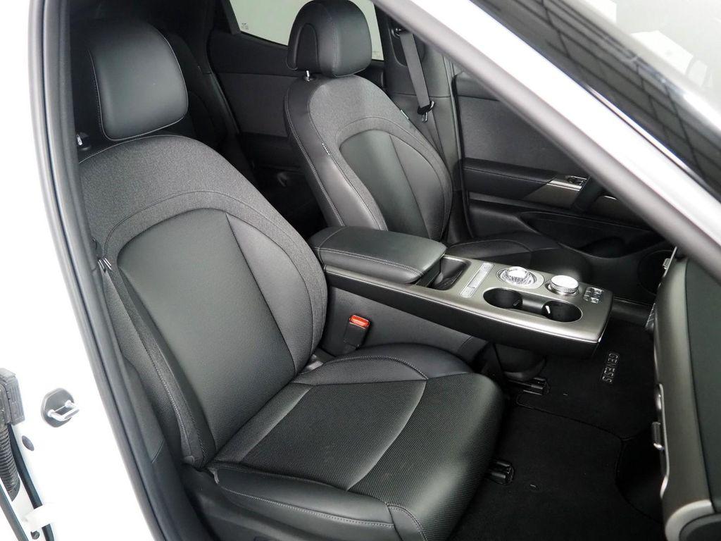 Genesis GV60 2024