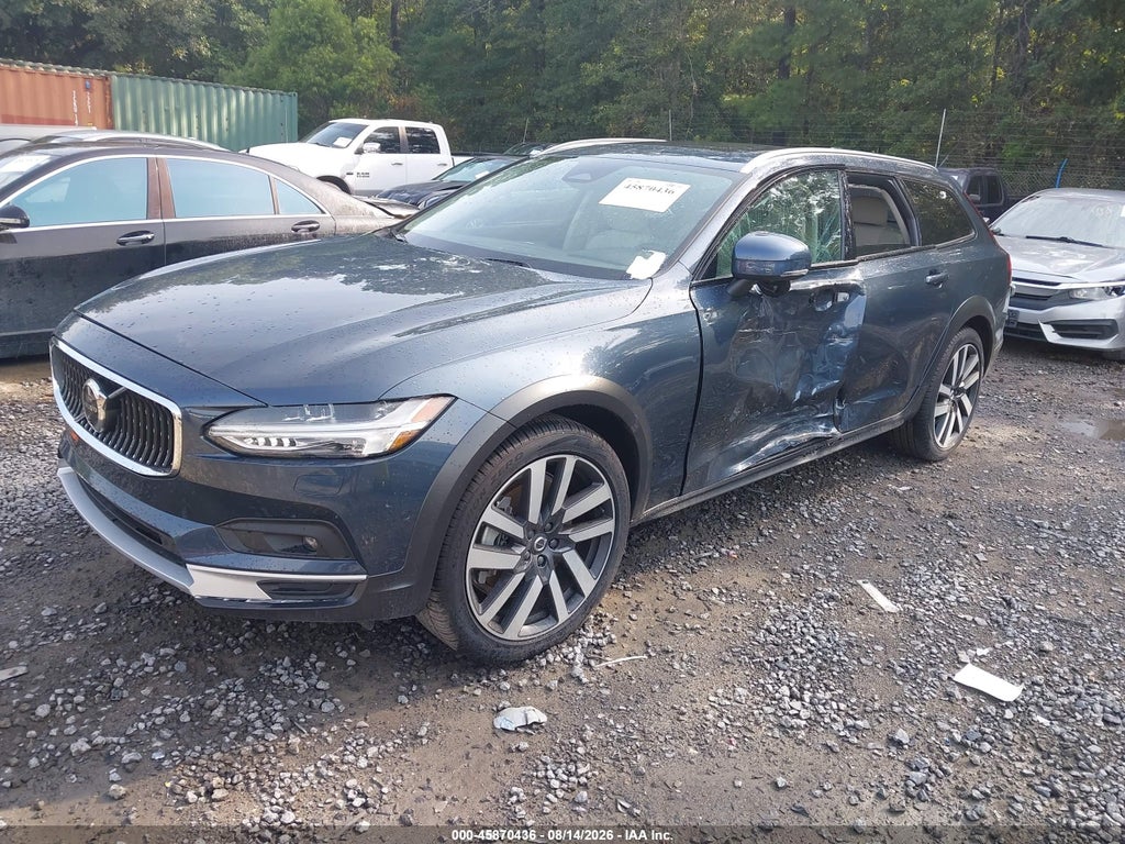 Volvo V90 Cross Country 2025